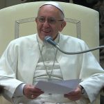 Misericórdia também é dar bom conselho e valores, lembra Papa