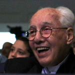 Monsenhor Jonas se emociona com musical sobre seus 80 anos