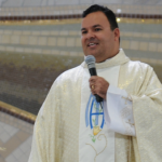 É preciso Entregar quem você Ama para Deus - Padre Rafael Ligeiro