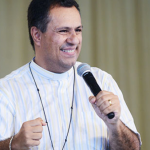 O que acontece quando Maria passa à frente - Padre Márlon Múcio