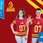 Vista a camiseta do Acampamento Revolução Jesus!