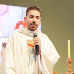 É feliz quem a Deus se confia - Padre Fabrício Andrade