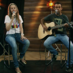 Adriana Arydes e Pitter di Laura cantam 'Restauração'