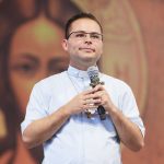 O sócio é sinal da Providência Divina, diz padre Arlon