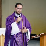 Faça a sua escolha: aquele que divide ou aquele que salva?