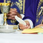 O Sacramento da Eucaristia é a fonte e o ápice da vida cristã