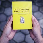 O que diz o Catecismo da Igreja Católica sobre a Eucaristia?
