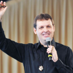 Ele veio para te salvar e te livrar do mal - Ironi Spuldaro