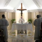 Igreja deve estar em pé, em caminho e em escuta, afirma Francisco