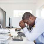 Como combater o desânimo no ambiente de trabalho?