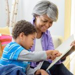 Os avós podem ter grande influência na educação dos netos
