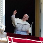 Papa no Angelus: Jesus não se impõe, mas se propõe doando-se