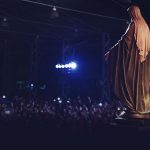 Maria, como Mãe, consola cada um de seus filhos diante das aflições