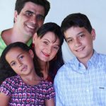Mãe testemunha a alegria e o amor de ter um filho adotado