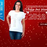 As pedrarias da bata formam palavras de fé e compõem uma cruz!