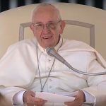 Papa encoraja a amar as pessoas e cultivar esperanças
