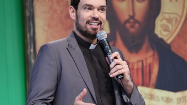 Pregação com Padre Adriano Zandoná no Acampamento Curados para Amar