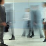 A pressa está roubando de nós o bem-estar e os relacionamentos