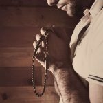 As promessas de Nossa Senhora a quem reza o rosário