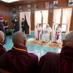 Em encontro extraoficial, Papa recebe líderes religiosos em Yangun