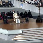 Missa não é espetáculo, mas o encontro com Cristo, diz Papa