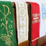 Por que usamos diferentes cores na liturgia?