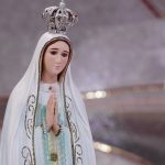 A santidade de Maria se equivale a Deus?