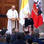 Em seu primeiro dia no Chile, Papa se encontra com autoridades do país