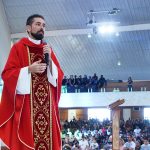 O sangue redentor quer misturar-se com as nossas dores