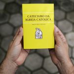 O que diz o Catecismo da Igreja Católica sobre a Eucaristia?