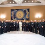 Papa Francisco entrega carta a bispos do Chile