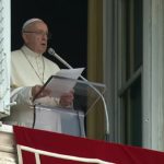 Celebrar a Eucaristia é experimentar plena comunhão com Deus, diz Papa