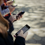 Uso excessivo do celular pode provocar conflitos familiares