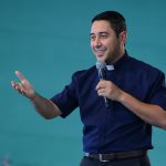 AO VIVO:  Padre Fábio Camargo prega no Acampamento PHN