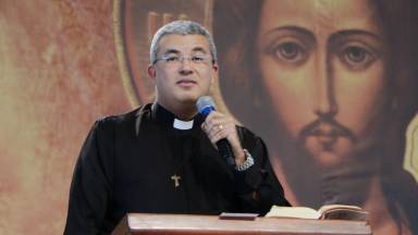 Padre Roger Luís