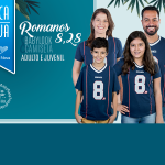A camiseta Romanos 8,28 foi inspirada nas camisetas de futebol americano