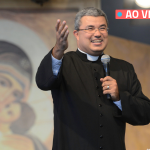 Acompanhe pregação com padre Roger Luis no Acampamento de Ano Novo