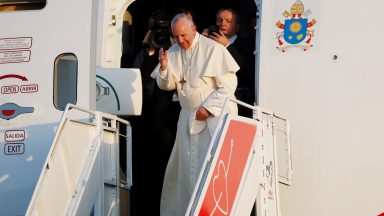 Após encontro com voluntários da JMJ, Papa despede-se do Panamá