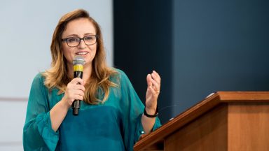 Como em Pentecostes, o Espírito Santo vem para nos trazer a união