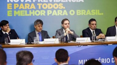 Bolsonaro entrega ao Congresso proposta de reforma da previdência