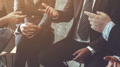 Nem brigar, nem omitir