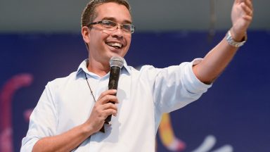 Deus tem poder para curar nossos corações