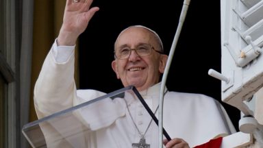 Papa incentiva fiéis à oração: 