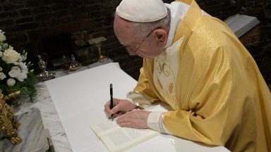 Papa assina em Loreto a Carta pós-sinodal aos jovens