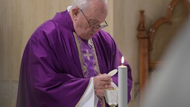 Papa pede que fiéis reflitam: 