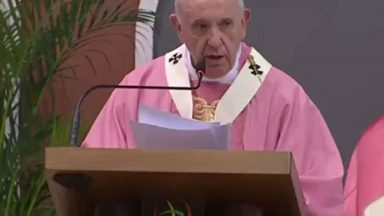 Papa convida fiéis a vencerem divisões e redescobrirem-se como irmãos