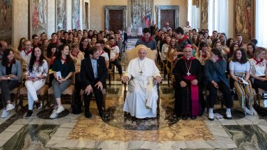 “Sejam construtores de pontes entre as pessoas”, diz Papa aos jovens