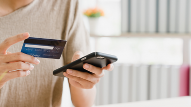 Faça uma transferência bancária