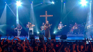 Frei Gilson canta 'Eu seguirei' no Encontro Jovens Sarados 2019