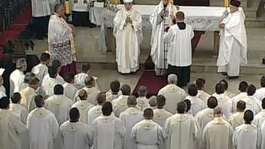 Em Missa do Crisma, bispo afirma que padre deve ser homem de oração